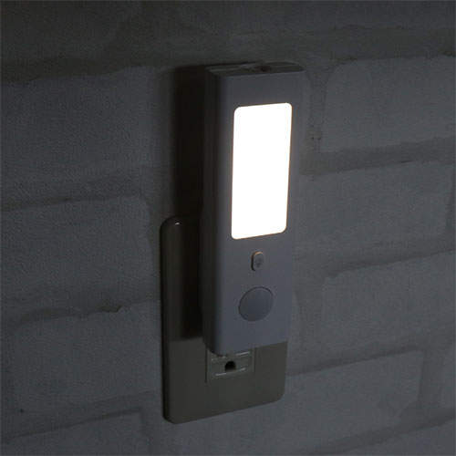 HIRO コンセント式センサーライト HDL-9015