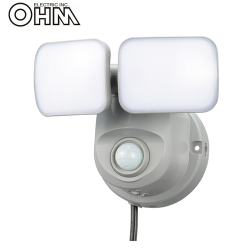 オーム電機 LEDセンサーライト AC電源 (コンセント式) 屋外可 LS800 5W×2灯 OSE-LS800: